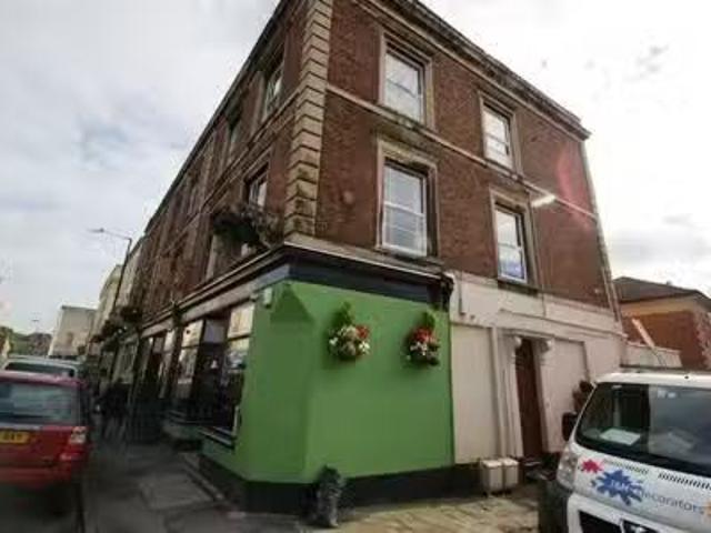 2 bedroom apartment for rent in St Michaels Hill 2FF top, Ki.