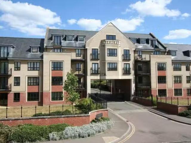 2 bedroom apartment for rent in St Bartholomews Court, Riversi.