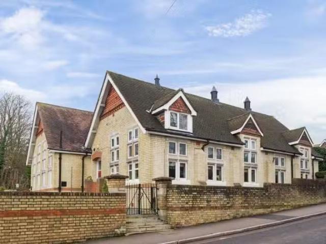 2 bedroom apartment for rent in Starts Hill Road, Farnborough.
