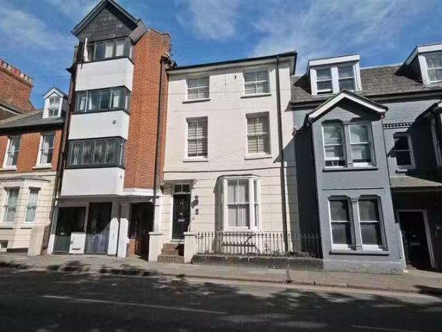 2 bedroom apartment for rent in Station Road West, Canterbury.