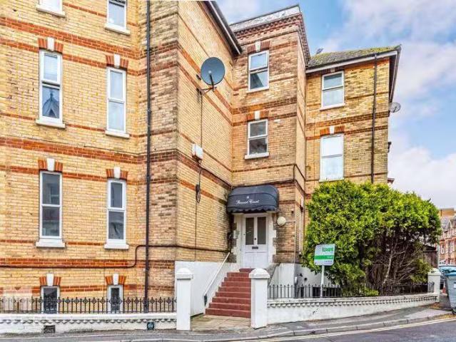 2 bedroom apartment for rent in Stewart Court, 50 St. Michaels.