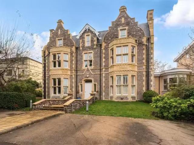 2 bedroom apartment for rent in Stoke Park Road South, Bristol.