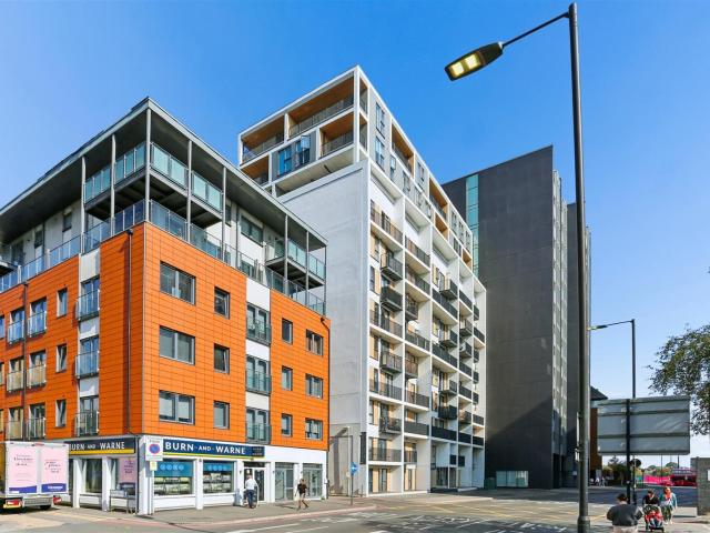 2 bedroom apartment for rent in Sutton Court Road, Sutton