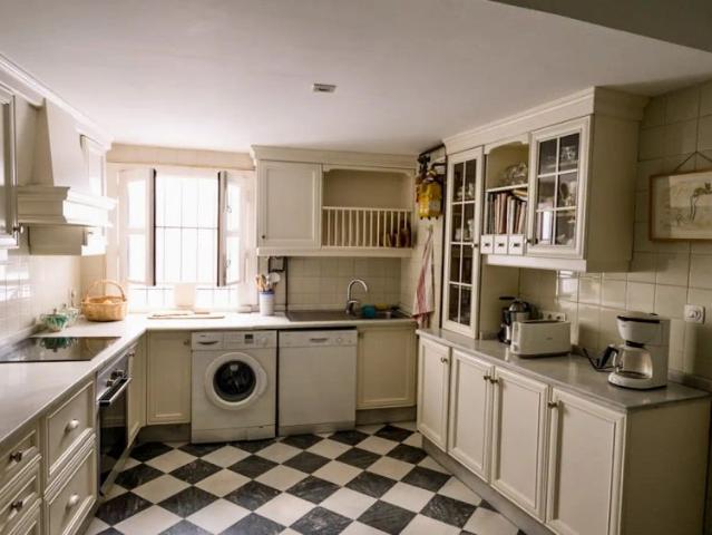 2 bedroom apartment for rent in San Bartolomé, bills included, perfect for professionals