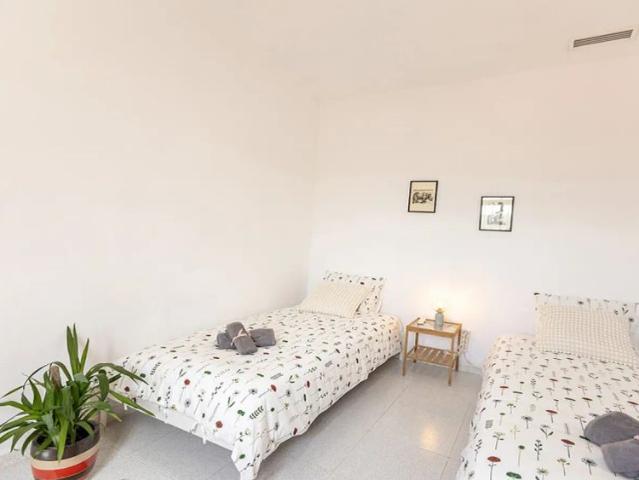 2 bedroom apartment for rent in San Lorenzo, bills included