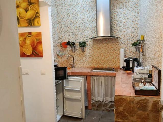 2 bedroom apartment for rent in San Pedro. Suitable for professionals and students