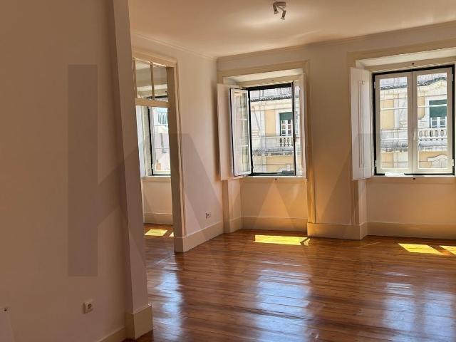 Charming 2 Bedroom Apartment for Rent on Rua da Boavista Santos, Lisbon