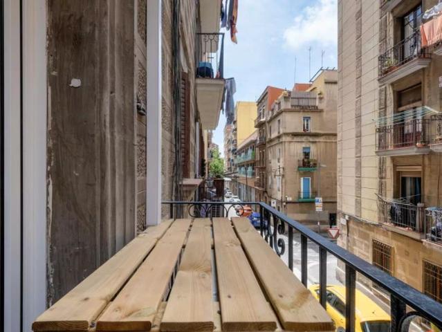2 bedroom apartment for rent in Sants Badal