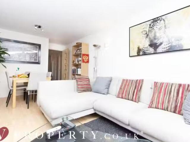 2 bedroom apartment for rent in Sheepcote Street, Brindley Pla.