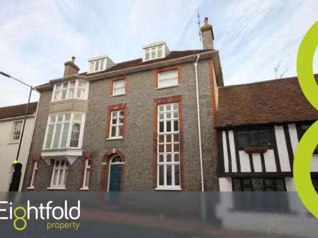 2 bedroom apartment for rent in Southover High Street, Lewes.