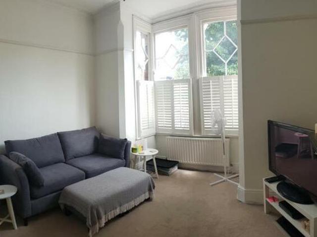 2 Bedroom Apartment For Rent In Teddington