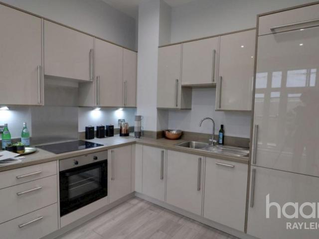 2 bedroom Apartment for rent in THE AVENUE, SOUTHEND ON SEA, ESSEX