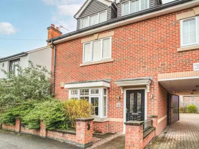 2 bedroom apartment for rent in The Brambles, Heath Avenue, Li.