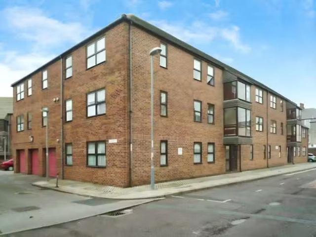 2 bedroom apartment for rent in The Carriages, Victoria Street.