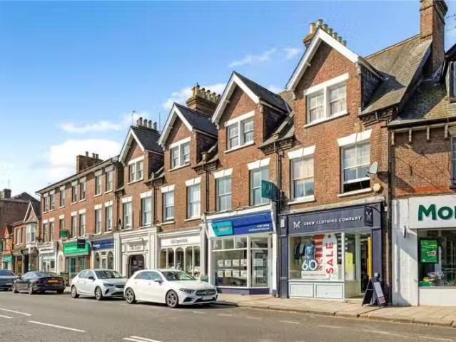 2 bedroom apartment for rent in The Leys, 38 High Street, Harp.