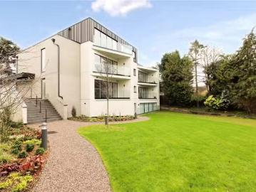 2 bedroom apartment for rent in The Redwoods, Madingley Road.
