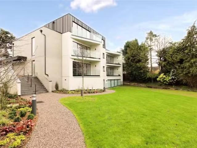 2 bedroom apartment for rent in The Redwoods, Madingley Road.