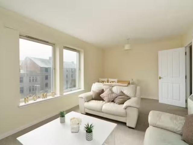 2 bedroom apartment for rent in Virginia Street, AB11