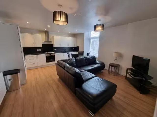 2 bedroom apartment for rent in Wallfield Place, Second floor.