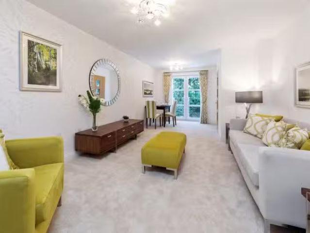 2 bedroom apartment for rent in Westhall Road, Warlingham, CR6