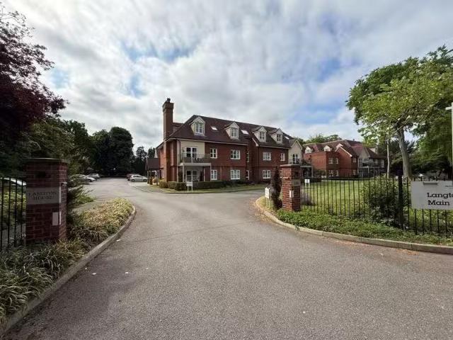 2 bedroom apartment for rent in Westhall Road, Warlingham, CR6