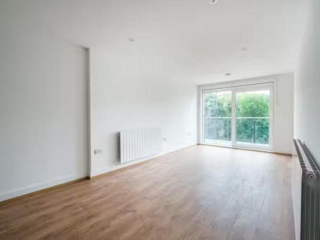 2 bedroom apartment for rent in Whyteleafe House, Well Farm Ro.