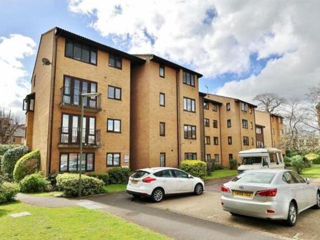 2 Bedroom Apartment For Rent In Woking, Surrey