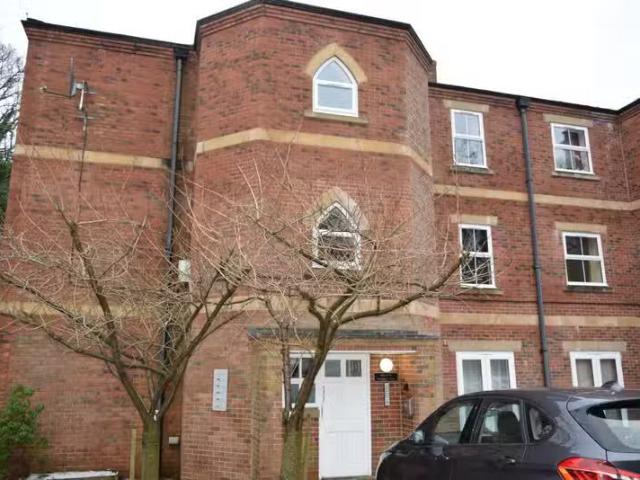 2 bedroom apartment for rent in Woodlands Corner, Lilford Rd.