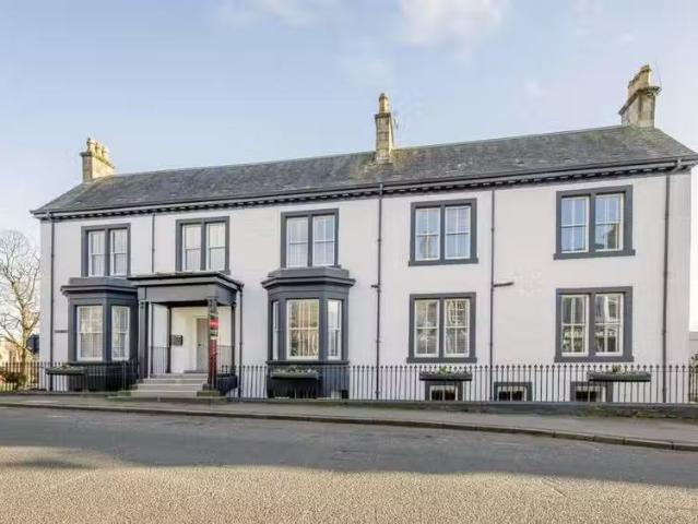 2 bedroom apartment for rent in 13D West Burnside, Dollar FK14.