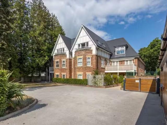 2 bedroom apartment for rent in 30 Tower Road, Branksome Park.