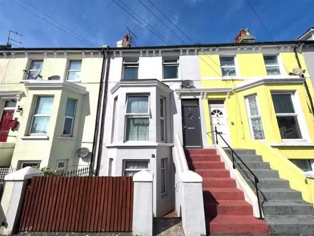 2 bedroom apartment for rent in 70 Tideswell Road, Eastbourne.