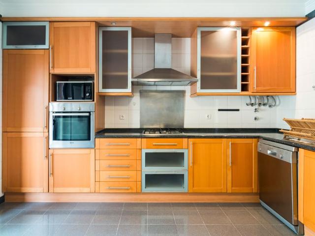 2 bedroom apartment for rent with parking in Bicesse