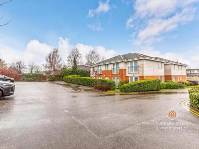 2 bedroom apartment for sale in Oakdale Road, Poole, BH15