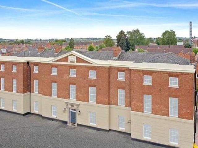 2 Bedroom Apartment For Sale In Bromsgrove, Worcestershire