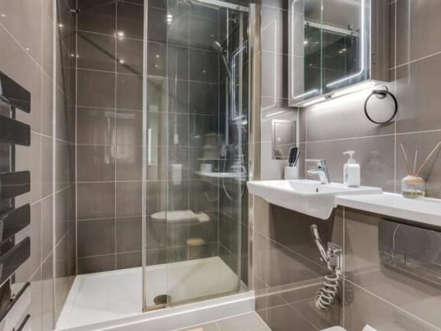 2 bedroom apartment for sale in Centric Close, Camden, NW1