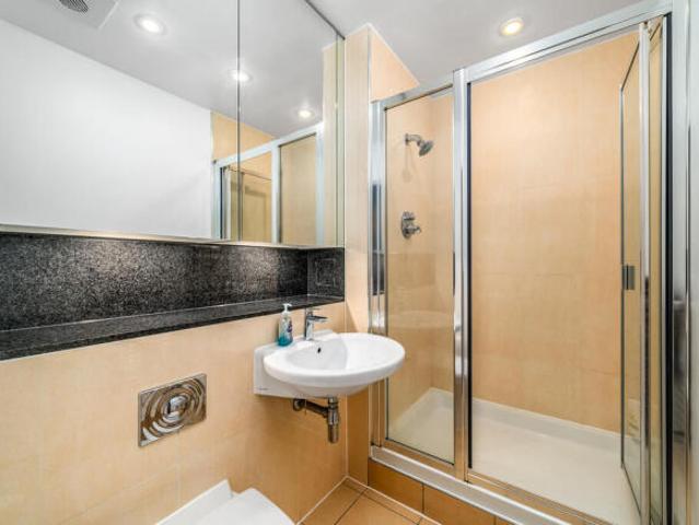 2 bedroom apartment for sale in Commodore House, Battersea Reach, SW18