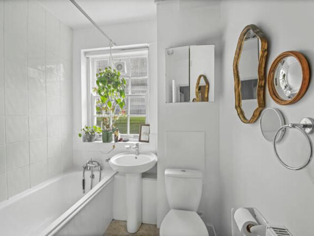 2 bedroom apartment for sale in Compton Road, Islington, London, N1