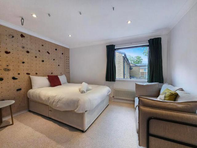 2 bedroom apartment for sale in Dundee Close, Cambridge, CB4