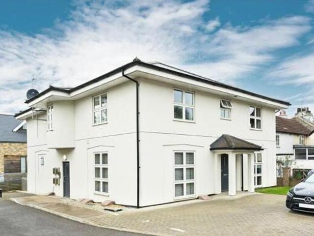 2 Bedroom Apartment For Sale In Esher, Surrey