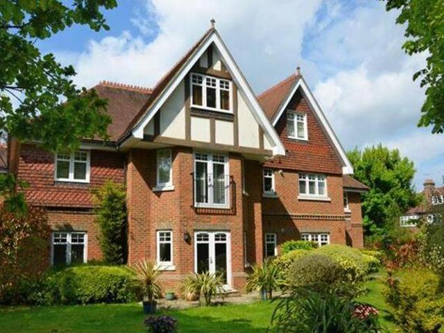 2 Bedroom Apartment For Sale In Godalming, Surrey