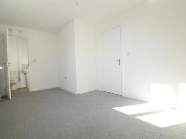 2 bedroom apartment for sale in Howley Avenue, Churwell, Leeds, LS27