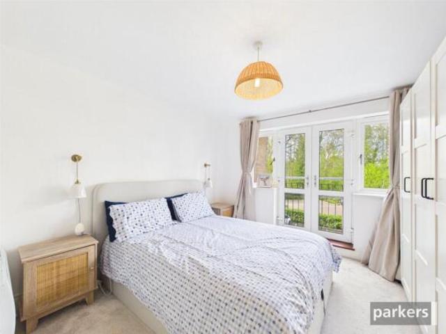2 bedroom apartment for sale in Luscinia View, Napier Road, Reading, Berkshire, RG1