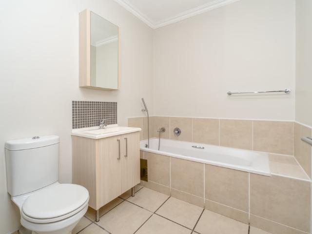 2 Bedroom Apartment For Sale in Lonehill