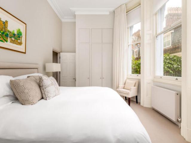 2 bedroom apartment for sale in Pont Street, London, SW1X