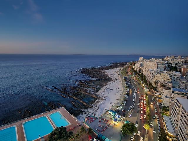 2 Bedroom Apartment For Sale in Sea Point