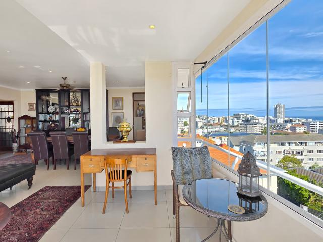 2 Bedroom Apartment For Sale in Sea Point