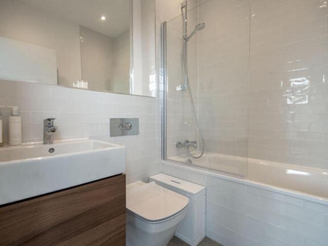 2 bedroom apartment for sale in Trent Bridge View, Nottingham, NG2