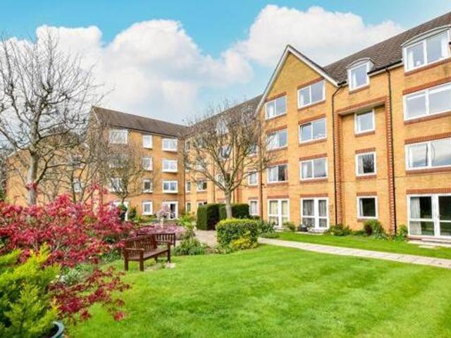 2 Bedroom Apartment For Sale In Watford, Hertfordshire