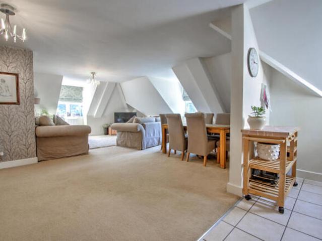 2 bedroom apartment for sale in White Lodge, Bassett Wood Road, Southampton, SO16