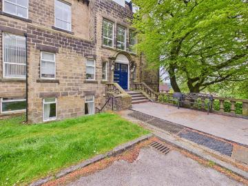 Flat for sale in Bingley West - Equipped kitchen